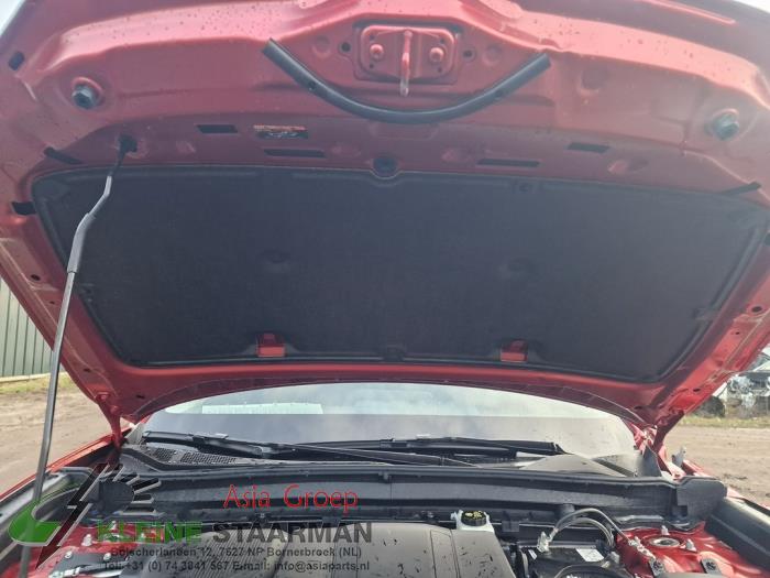 Främre torkararm från en Mazda CX-30 (DM) 2.0 e-SkyActiv X 186 M Hybrid 16V 2023