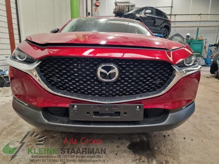 Främre stötfångare från en Mazda CX-30 (DM) 2.0 e-SkyActiv X 186 M Hybrid 16V 2023