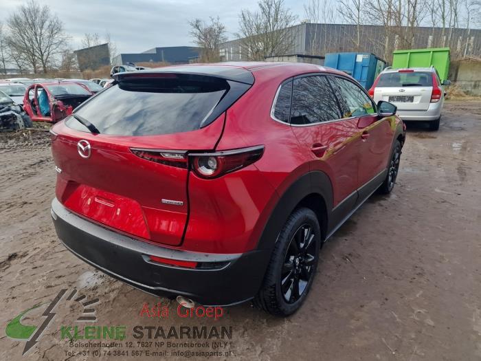 Karosshörn, höger bak från en Mazda CX-30 (DM) 2.0 e-SkyActiv X 186 M Hybrid 16V 2023