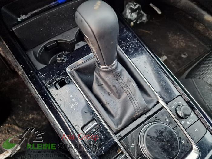 Automatisk växelväljare från en Mazda CX-30 (DM) 2.0 e-SkyActiv X 186 M Hybrid 16V 2023