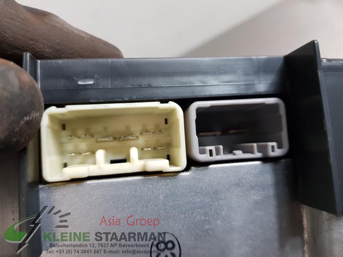 Batteri (hybrid) från en Suzuki Swift (ZC/ZD) 1.0 Booster Jet Turbo 12V SHVS 2019