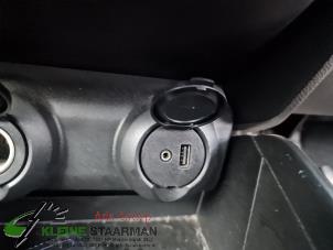 Używane Zlacze AUX/USB Suzuki Swift (ZC/ZD) 1.0 Booster Jet Turbo 12V SHVS Cena na żądanie oferowane przez Kleine Staarman B.V. Autodemontage