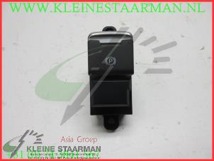 Gebruikte Handrem schakelaar Mazda CX-5 I (KE,GH) 2.0 SkyActiv-G 16V 2WD Prijs € 50,00 Margeregeling aangeboden door Kleine Staarman B.V. Autodemontage