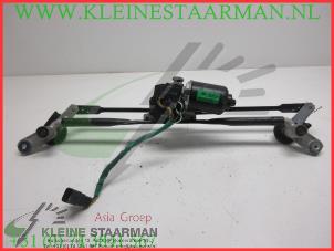 Gebruikte Ruitenwismotor + Mechaniek Kia Soul I (AM) 1.6 CVVT 16V Prijs € 42,50 Margeregeling aangeboden door Kleine Staarman B.V. Autodemontage