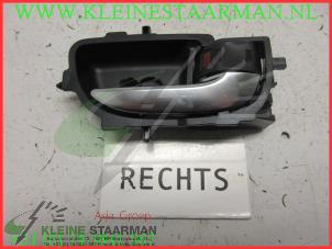 Używane Uchwyt drzwi prawych przednich wersja 4-drzwiowa Toyota Yaris III (P13) 1.5 16V Hybrid Cena € 42,50 Procedura marży oferowane przez Kleine Staarman B.V. Autodemontage