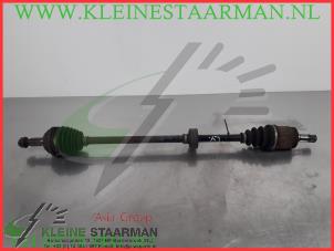 Gebruikte Aandrijfas links-voor Honda Civic (EP/EU) 1.4 16V Prijs € 45,00 Margeregeling aangeboden door Kleine Staarman B.V. Autodemontage