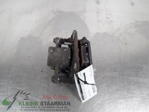 Używane Zacisk hamulcowy prawy tyl Toyota Corolla Verso (R10/11) 1.8 16V VVT-i Cena € 42,50 Procedura marży oferowane przez Kleine Staarman B.V. Autodemontage