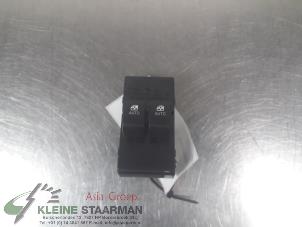 Używane Przelacznik elektrycznej szyby Kia Pro cee'd (EDB3) 1.4 CVVT 16V Cena € 42,50 Procedura marży oferowane przez Kleine Staarman B.V. Autodemontage