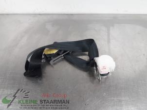 Używane Pas bezpieczenstwa srodkowy tyl Toyota Yaris II (P9) 1.33 16V Dual VVT-I Cena € 42,50 Procedura marży oferowane przez Kleine Staarman B.V. Autodemontage