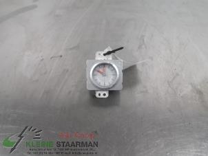 Używane Zegar Mitsubishi Outlander (CU) 2.0 16V 4x2 Cena € 42,50 Procedura marży oferowane przez Kleine Staarman B.V. Autodemontage
