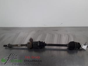 Gebruikte Steekas rechts-voor Kia Carnival/Grand Carnival 3 2.7 V6 24V Prijs € 42,50 Margeregeling aangeboden door Kleine Staarman B.V. Autodemontage