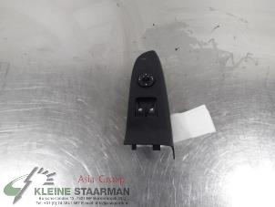 Używane Przelacznik elektrycznej szyby Kia Pro cee'd (EDB3) 1.6 CRDi 16V Cena na żądanie oferowane przez Kleine Staarman B.V. Autodemontage