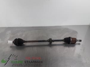 Gebruikte Aandrijfas links-voor Honda Civic (EP/EU) 1.4 16V Prijs € 45,00 Margeregeling aangeboden door Kleine Staarman B.V. Autodemontage