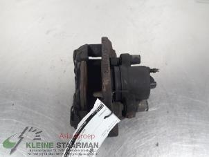 Używane Zacisk hamulcowy lewy przód Mazda 3 Sport (BK) 1.6 CiTD 16V Cena € 42,50 Procedura marży oferowane przez Kleine Staarman B.V. Autodemontage