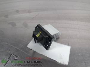 Używane Opornik nagrzewnicy Hyundai i30 Wagon (GDHF5) 1.6 GDI Blue 16V Cena € 42,50 Procedura marży oferowane przez Kleine Staarman B.V. Autodemontage