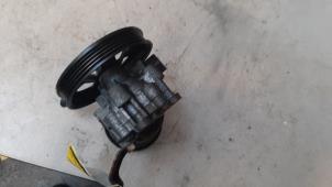 Begagnade Servostyrningspump Toyota Yaris (P1) 1.0 16V VVT-i Pris € 54,45 Inklusive moms erbjuds av Autosloperij de Turk