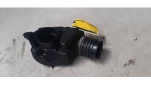 Begagnade Luftfilterhus Mercedes C Sportcoupé (C203) 1.8 C-180K 16V Pris € 32,67 Inklusive moms erbjuds av Autosloperij de Turk