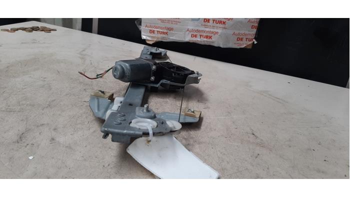 Raammechaniek 2Deurs links-voor van een Peugeot 107 1.0 12V 2010