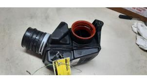 Begagnade Luftfilterhus Mercedes C Sportcoupé (C203) 1.8 C-200K 16V Pris € 32,67 Inklusive moms erbjuds av Autosloperij de Turk