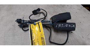 Gebruikte Veiligheidsgordel Insteek Midden-voor Opel Insignia Country Tourer Mk.I Prijs € 65,34 Inclusief btw aangeboden door Autosloperij de Turk