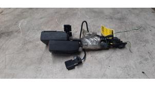 Gebruikte Veiligheidsgordel Insteek Midden-voor Opel Insignia Country Tourer Mk.I Prijs € 65,34 Inclusief btw aangeboden door Autosloperij de Turk