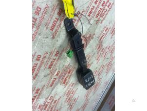 Używane Wtyk pasa bezpieczenstwa srodek przód Skoda Fabia II Combi 1.2 TSI Cena € 54,45 Z VAT oferowane przez Autosloperij de Turk