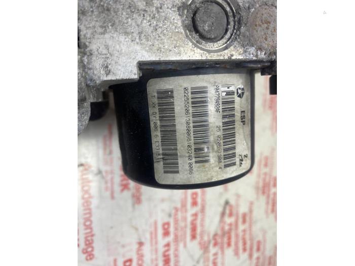 ABS Pomp van een Chrysler 300 C 3.0 CRD V6 24V 2006
