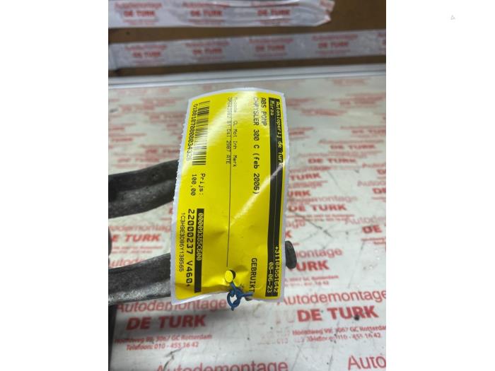 ABS Pomp van een Chrysler 300 C 3.0 CRD V6 24V 2006