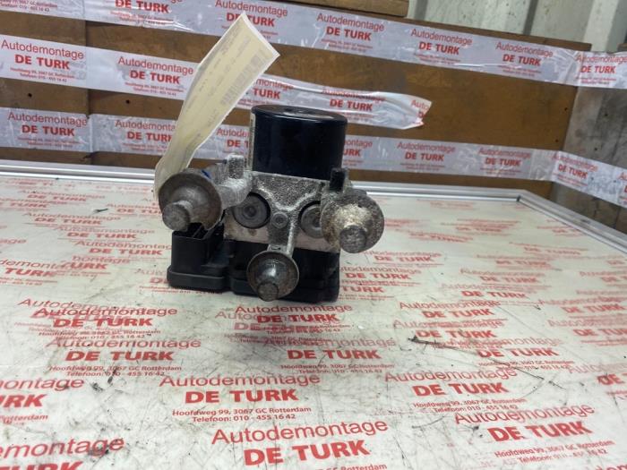 ABS Pomp van een Chrysler 300 C 3.0 CRD V6 24V 2006