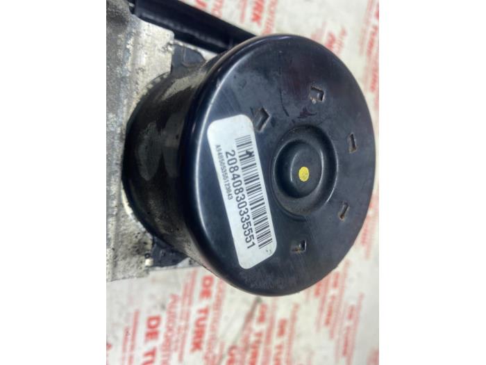 ABS Pomp van een Chrysler 300 C 3.0 CRD V6 24V 2006