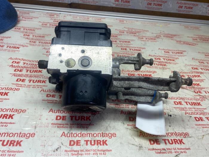 ABS Pomp van een Chrysler 300 C 3.0 CRD V6 24V 2006