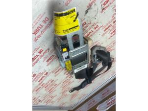 Gebruikte Veiligheidsgordel rechts-voor Chrysler 300 C 3.0 CRD V6 24V Prijs € 54,45 Inclusief btw aangeboden door Autosloperij de Turk