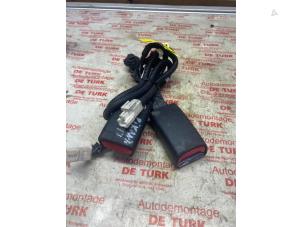 Begagnade Främre bältesspänne, mitten Kia Picanto (TA) 1.0 12V Pris € 43,56 Inklusive moms erbjuds av Autosloperij de Turk