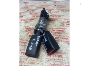 Begagnade Främre bältesspänne, mitten Kia Picanto (TA) 1.0 12V Pris € 43,56 Inklusive moms erbjuds av Autosloperij de Turk