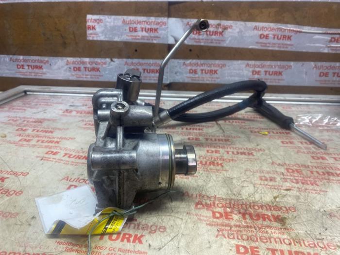 Högtryckspump från en BMW 1 serie (F20) 114i 1.6 16V 2013