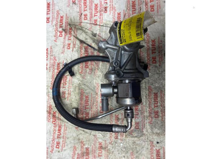 Högtryckspump från en BMW 1 serie (F20) 114i 1.6 16V 2013