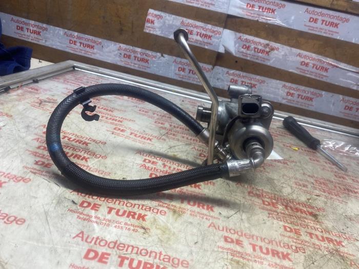 Högtryckspump från en BMW 1 serie (F20) 114i 1.6 16V 2013