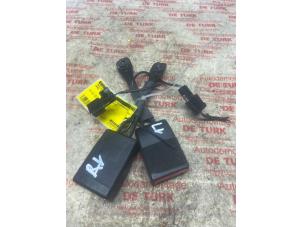 Gebruikte Veiligheidsgordel Insteek Midden-voor Opel Insignia 2.0 CDTI 16V 130 Ecotec Prijs € 54,45 Inclusief btw aangeboden door Autosloperij de Turk