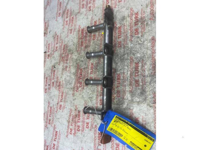 Bränsleinsprutningsmunstycke från en Skoda Fabia II (5J) 1.2 TSI 2012