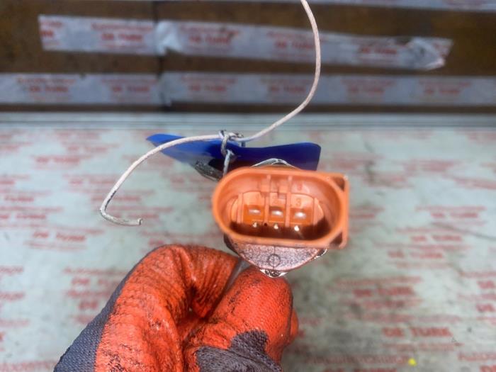 Bränsleinsprutningsmunstycke från en Skoda Fabia II (5J) 1.2 TSI 2012