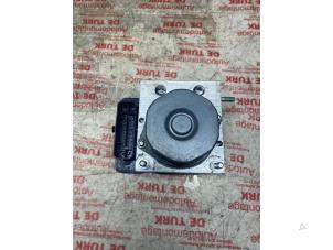 Begagnade ABS-pump Renault Clio IV (5R) 0.9 Energy TCE 90 12V Pris € 54,45 Inklusive moms erbjuds av Autosloperij de Turk