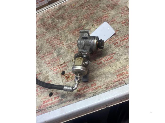 Högtryckspump från en BMW 1 serie (F20) 116i 1.6 16V 2011