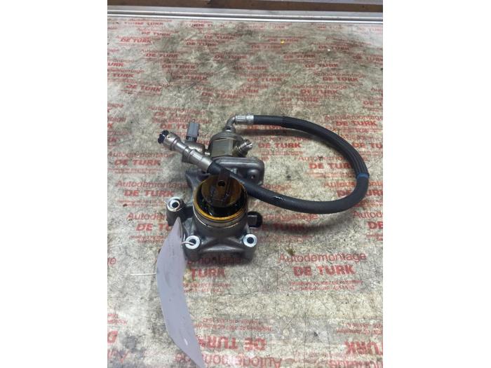 Högtryckspump från en BMW 1 serie (F20) 116i 1.6 16V 2011