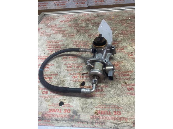 Högtryckspump från en BMW 1 serie (F20) 116i 1.6 16V 2011