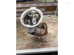 Begagnade Bensinpump BMW 1 serie (F20) 116i 1.6 16V Pris € 54,00 Marginaltabell erbjuds av Autosloperij de Turk