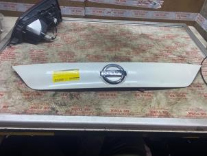 Gebruikte Handgreep Achterklep Nissan Qashqai (J11) 1.2 DIG-T 16V Prijs € 54,45 Inclusief btw aangeboden door Autosloperij de Turk