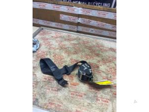 Używane Pas bezpieczenstwa prawy tyl Renault Clio IV (5R) 0.9 Energy TCE 90 12V Cena € 43,56 Z VAT oferowane przez Autosloperij de Turk