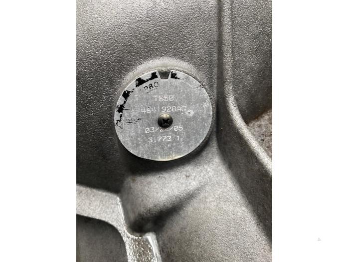 Växellåda från en Chrysler Voyager/Grand Voyager (RG/RS) 2.8 CRD 16V Autom. 2005