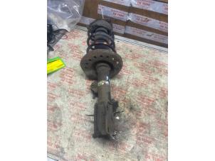 Begagnade Stötdämpare, vänster fram Nissan Juke (F15) 1.2 DIG-T 16V Pris € 48,40 Inklusive moms erbjuds av Autosloperij de Turk