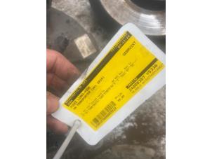 Gebruikte Fusee links-voor Volkswagen Transporter T5 2.0 TDI BlueMotion Prijs € 54,45 Inclusief btw aangeboden door Autosloperij de Turk